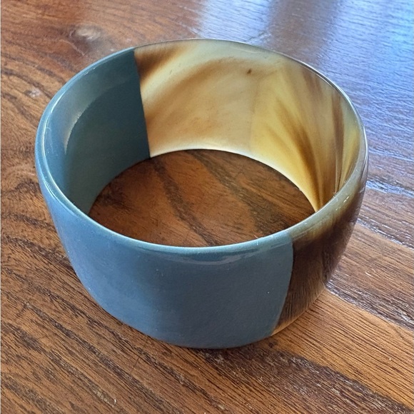 Bohemian Two-Tone Tortoise Shell & Gray Bangle - Picture 5 of 6